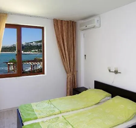 Robinson Beach Apartment 엘레니테
